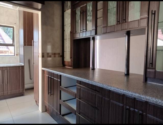 3 BEDROOM HOUSE FOR SALE IN GREENHILLS